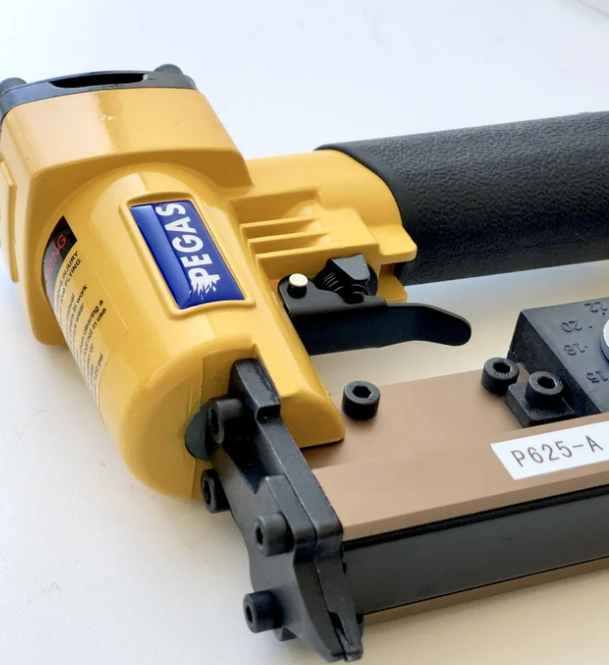 Шпилькозабивной пневмопистолет Pegas pneumatic P625 